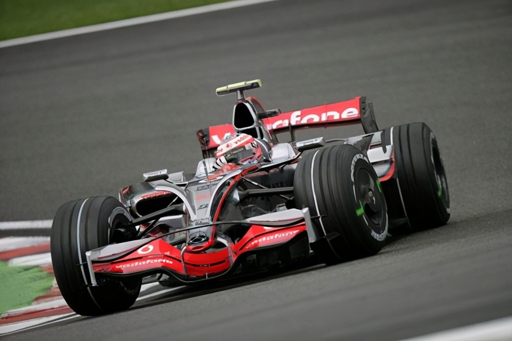 迈凯伦险胜红牛二队,塞恩斯高光表现 迈凯伦险胜红牛二队,塞恩斯高光表现