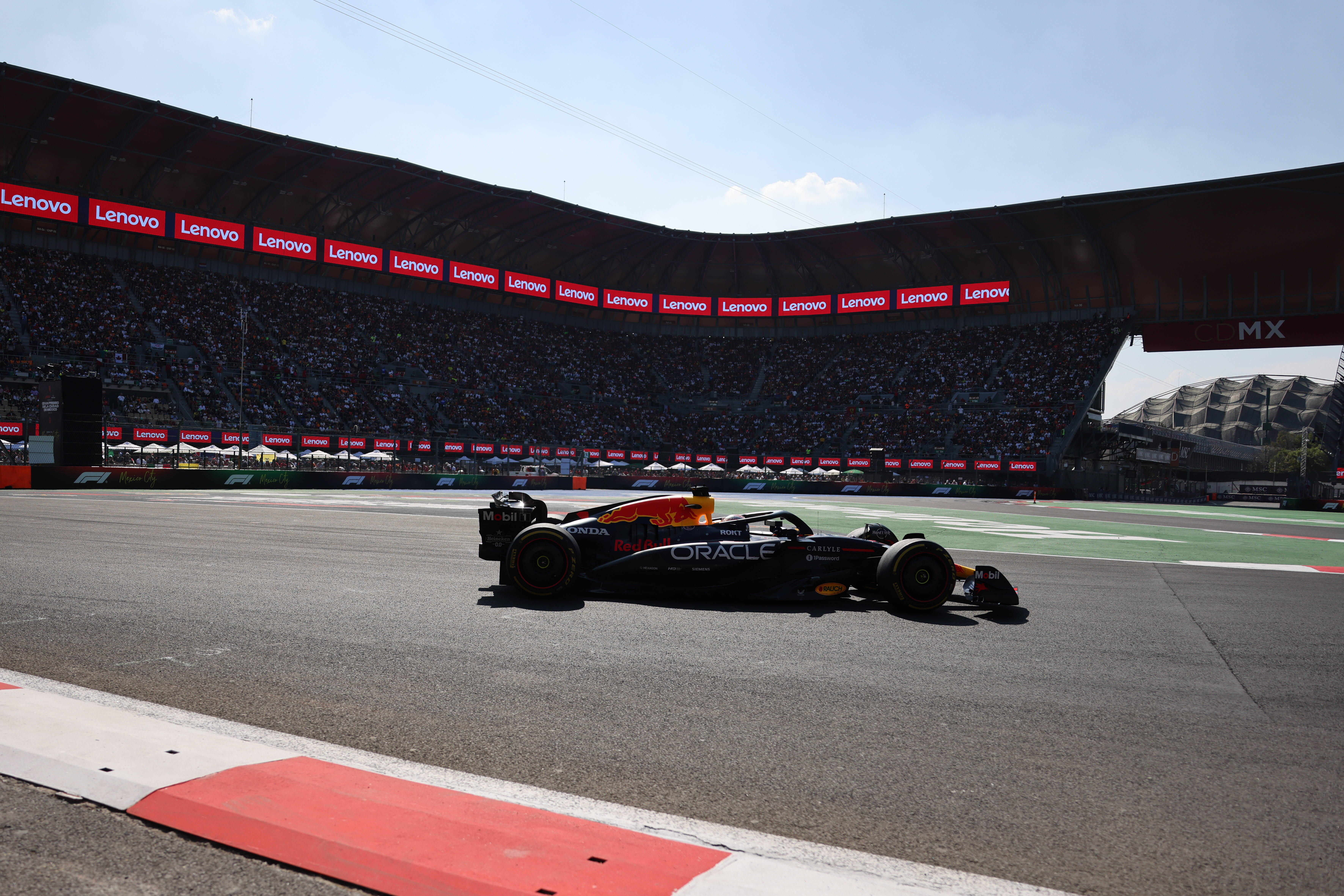 红牛车队横扫索伯车队，诺里斯状态火热