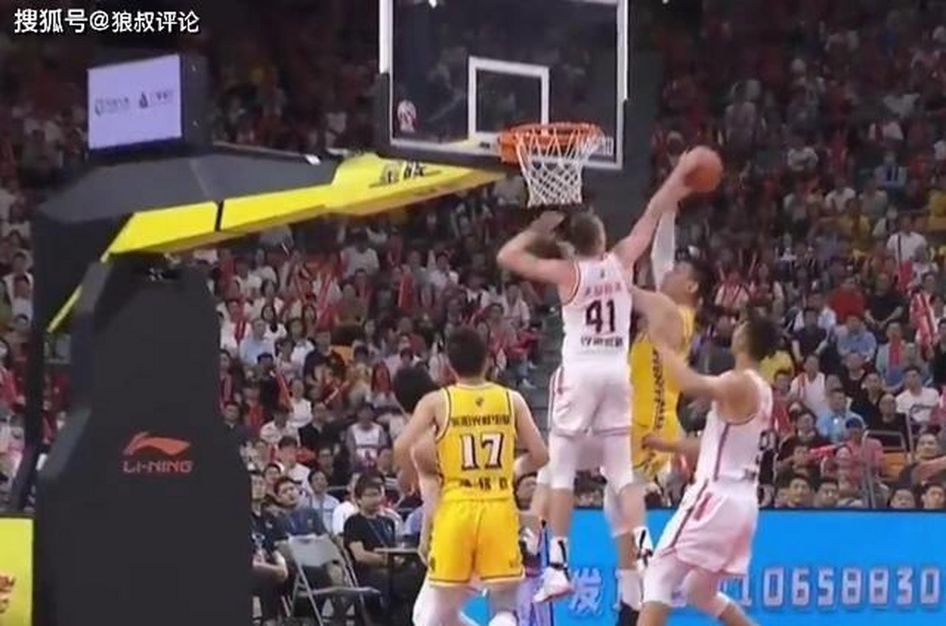 雷霆绝杀南韩男篮,汉密尔顿送出助攻 雷霆绝杀南韩男篮,汉密尔顿送出助攻