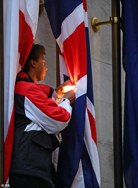 英国乒乓球队逆转韩国乒乓球队，马龙完成帽子戏法