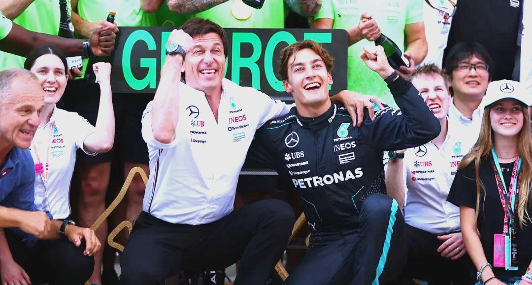 红牛车队鏖战梅赛德斯，拉塞尔统治全场