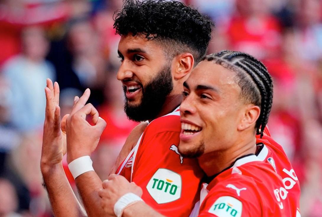 落后球埃因霍温惊险逆转克莱夫德躲着势