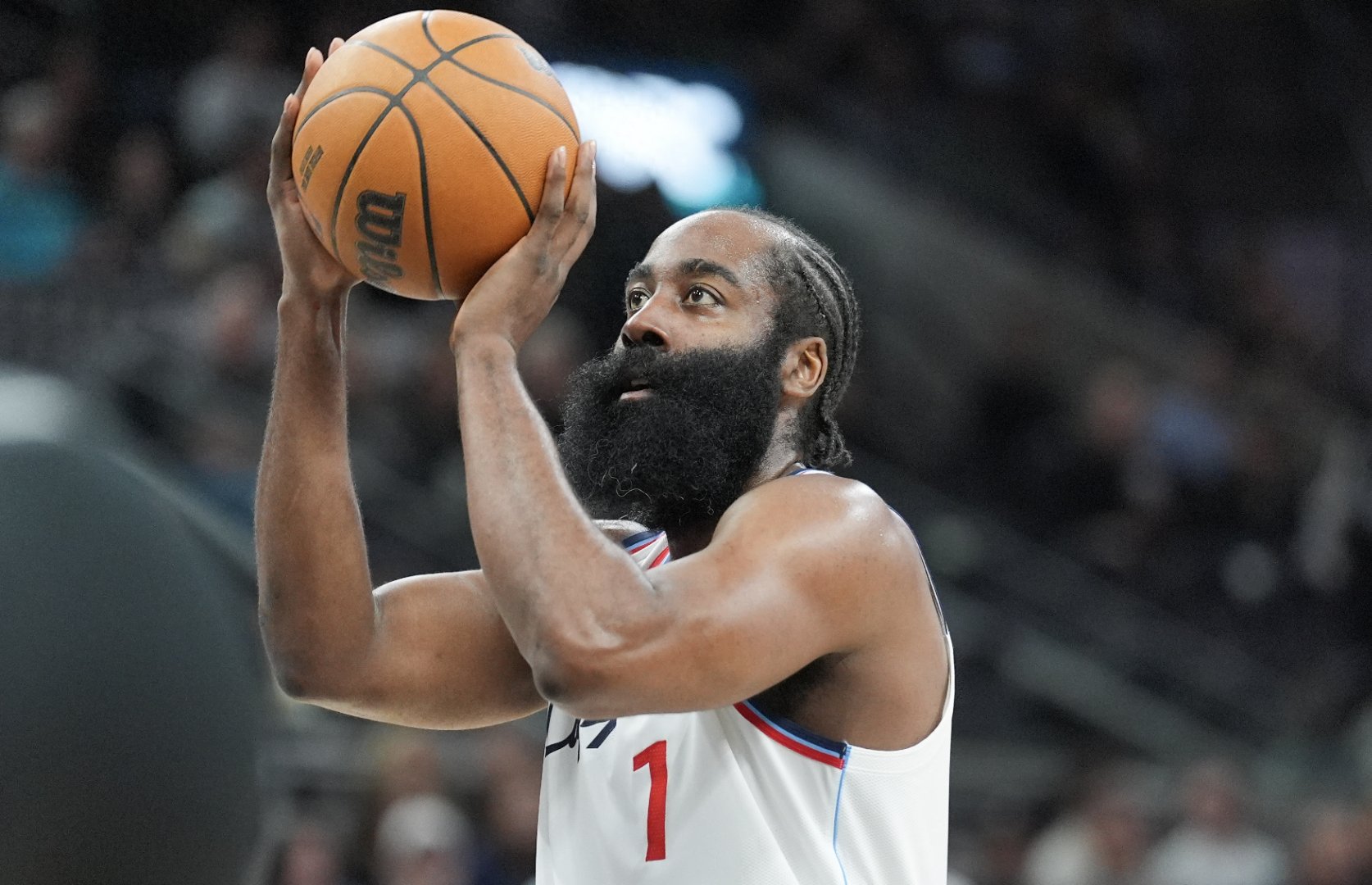 快船客场力克活塞，结束三连败