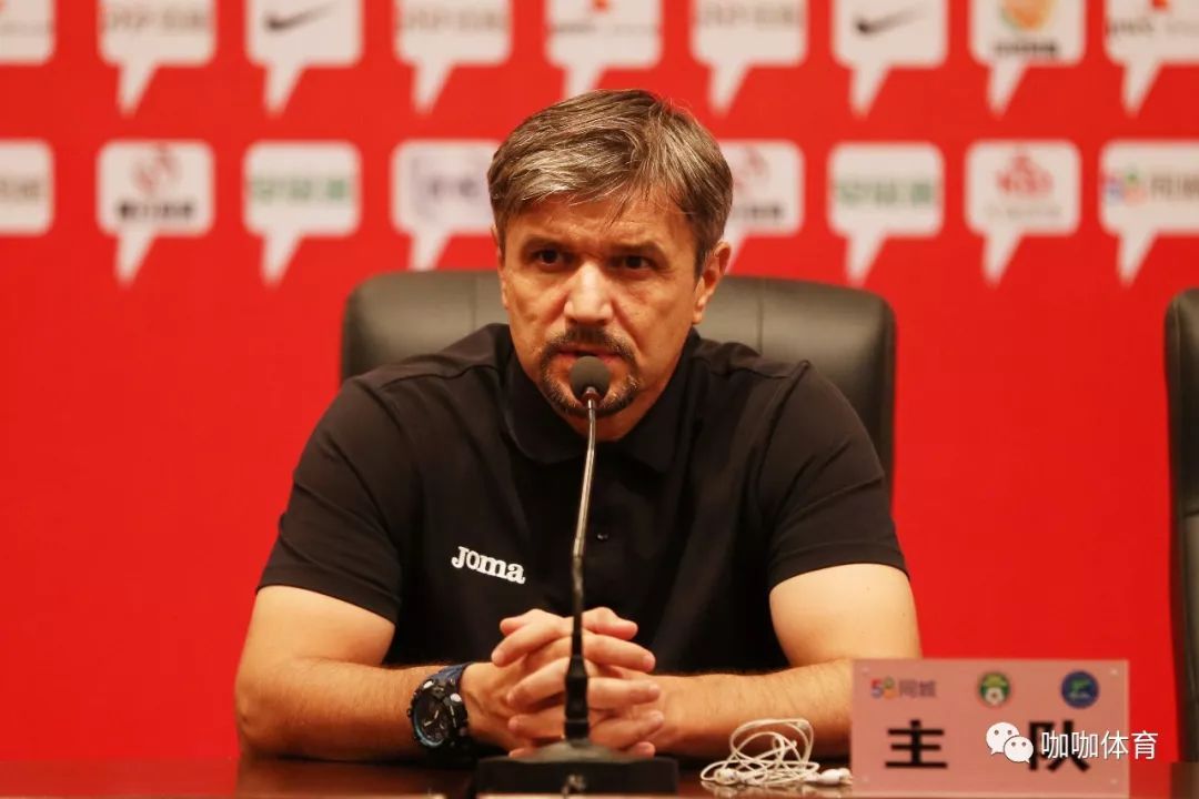 利勒斯俱乐部在法国联赛中努力超越对手