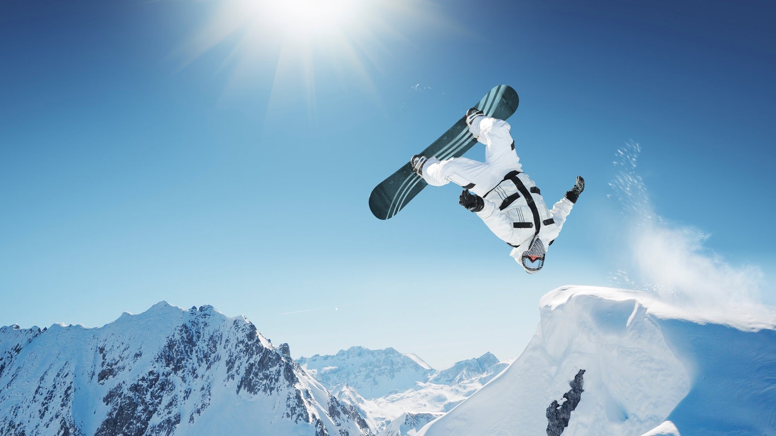 当白色闪电遇见红色彗星，马丁内利带队击碎药厂，皇马式胜利的异乡回响