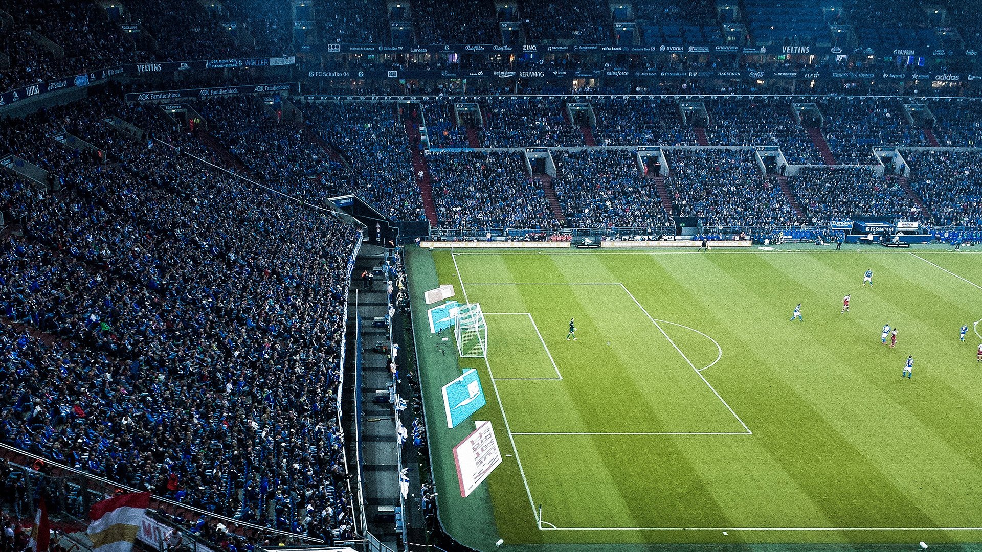 赛道上的唯一性，阿斯顿马丁碾压威廉姆斯，维斯塔潘如何扛起全队