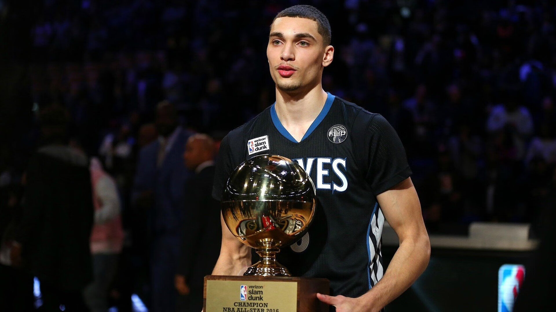 熊猫直播官网-绝境方显英雄色，詹姆斯末节统治力诠释何为唯一性